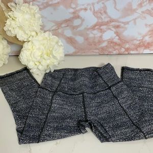 Lululemon size 6 Capri workout pants